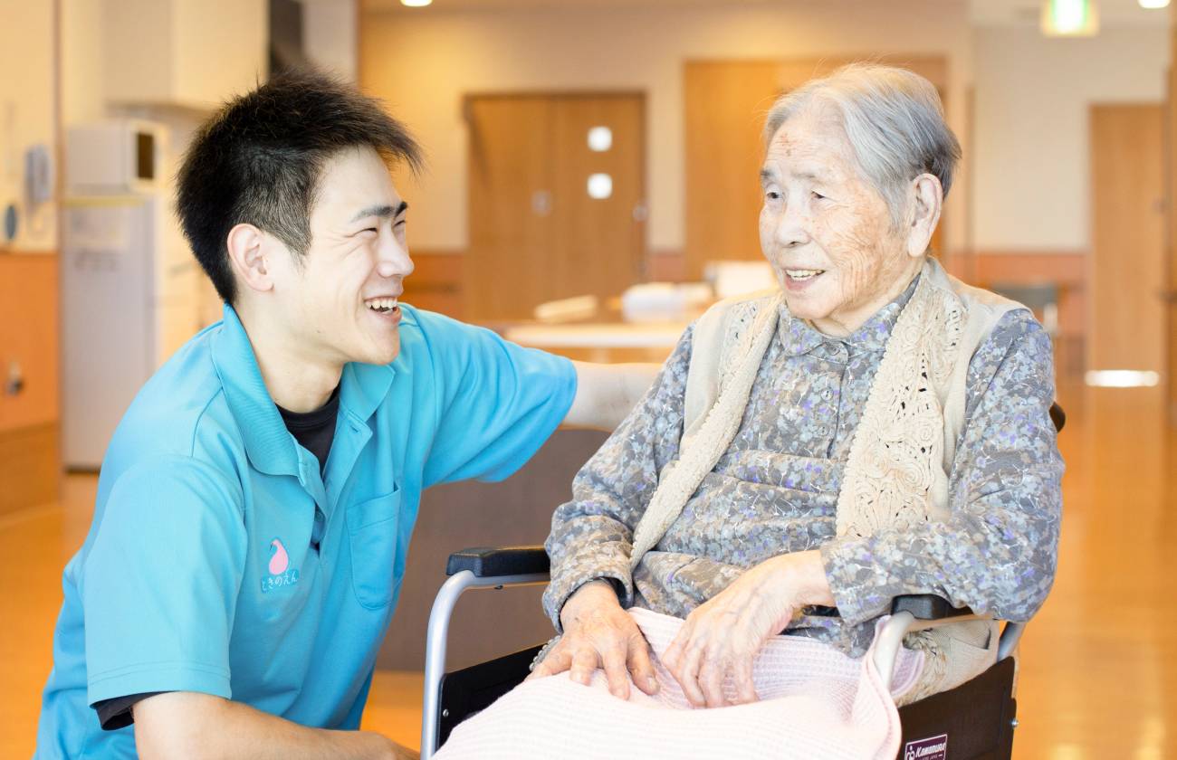 介護職員の働く姿